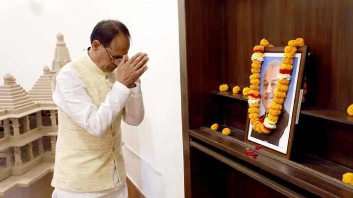 मुख्यमंत्री श्री चौहान ने स्व. श्री नंदकुमार की पुण्य-तिथि पर नमन किया